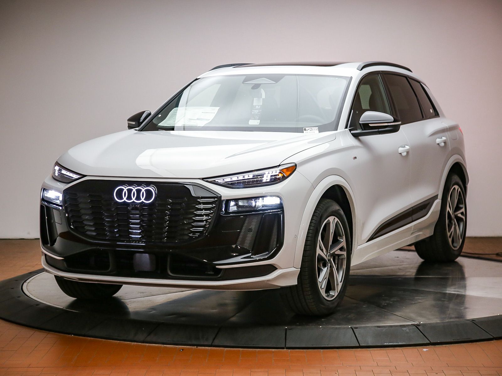  Audi Q6 e-tron