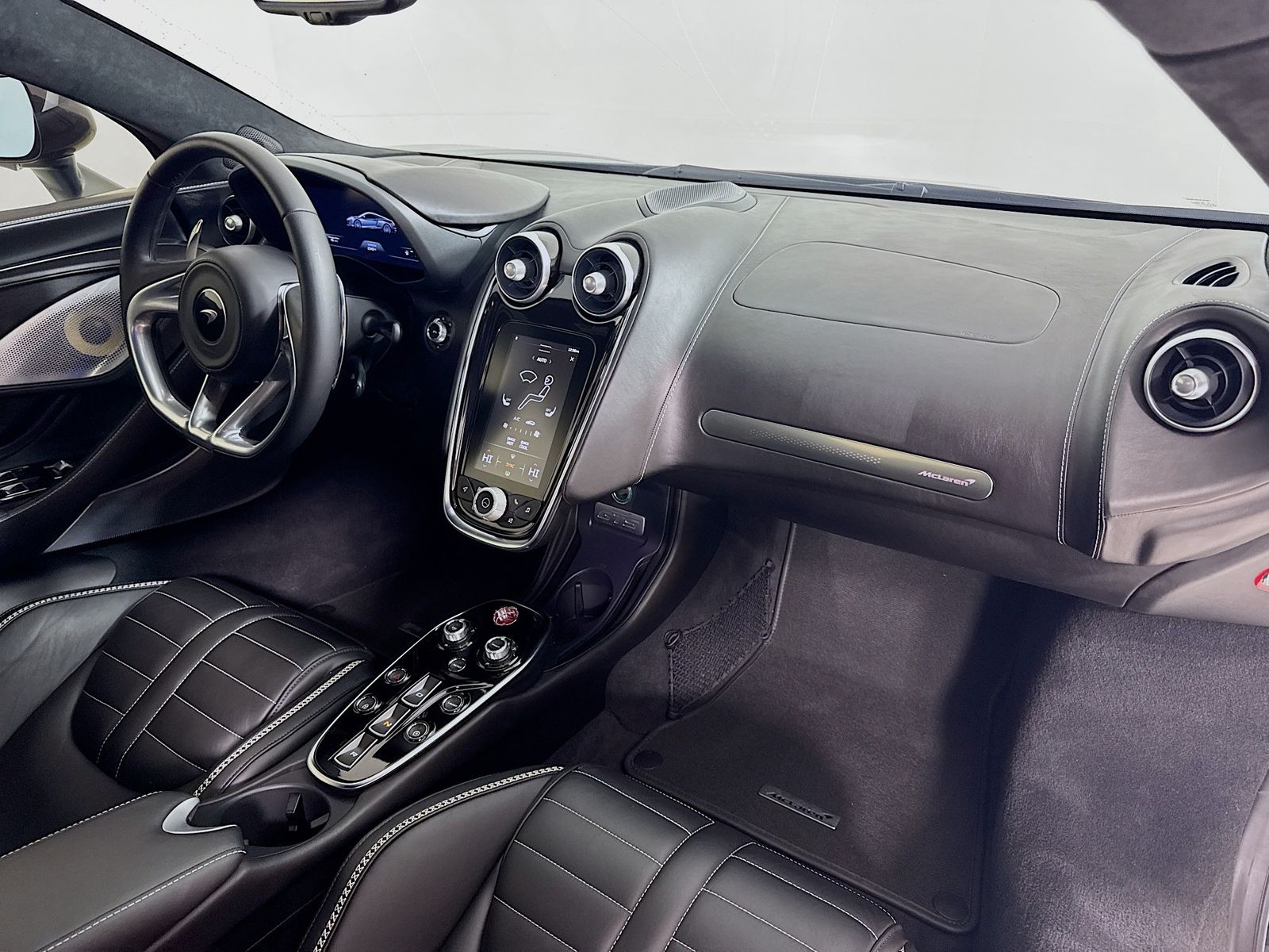 2025 McLaren GTS Base - Photo 24