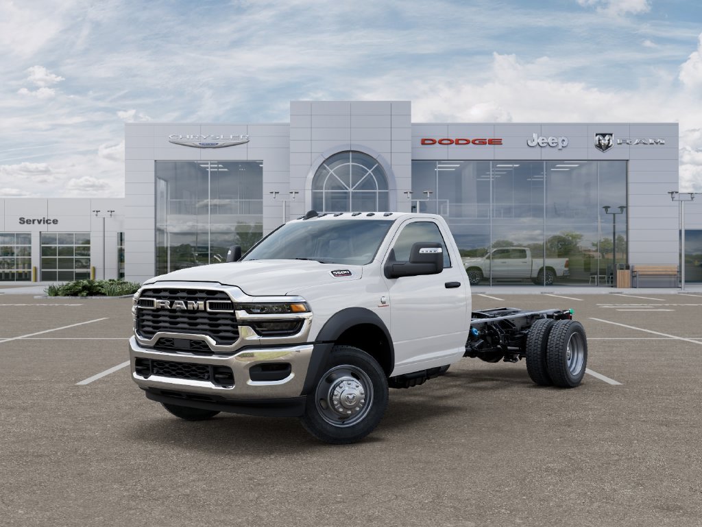 2027 Ram 5500 Chassis Cab TRADESMAN  REGULAR  4X4 84' CA