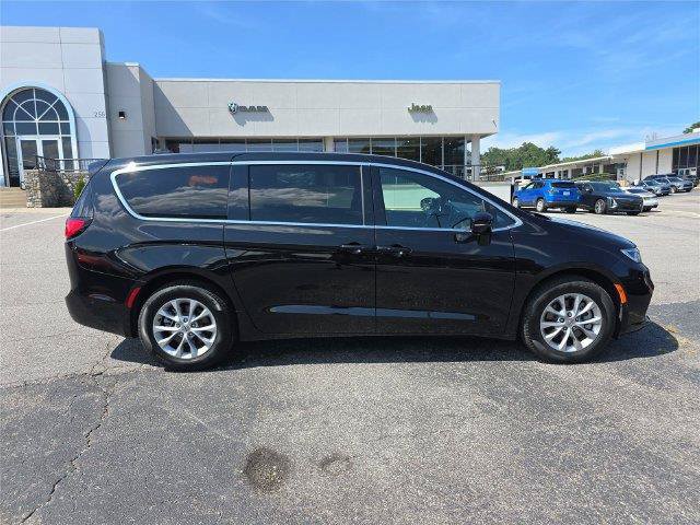 Used 2025 Chrysler Pacifica Select Select AWD