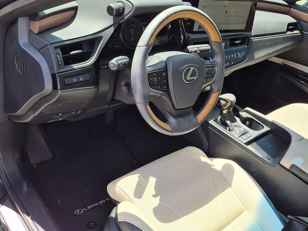Used 2025 Lexus ES Luxury Sedan
