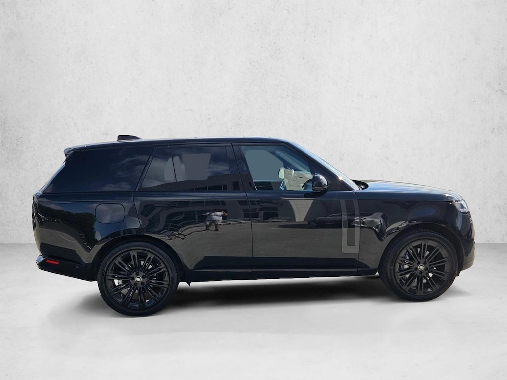 Used 2025 Land Rover Range Rover P400 SE SUV
