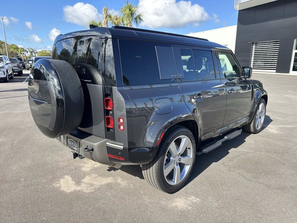 Used 2025 Land Rover Defender 110 X-Dynamic SE SUV
