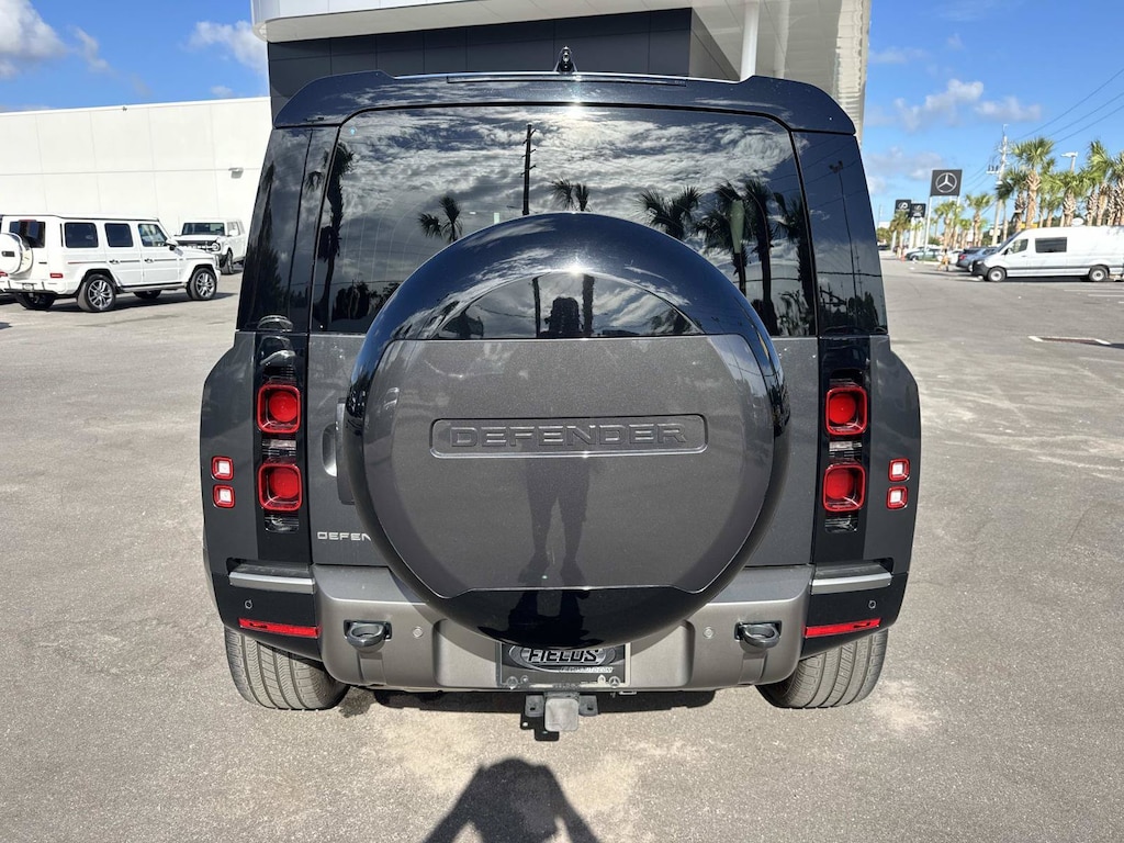 Used 2025 Land Rover Defender 110 X-Dynamic SE SUV