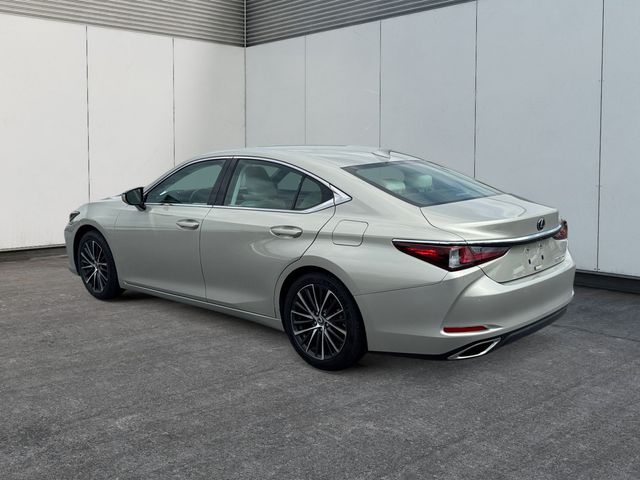 Used 2022 Lexus ES 350 Sedan