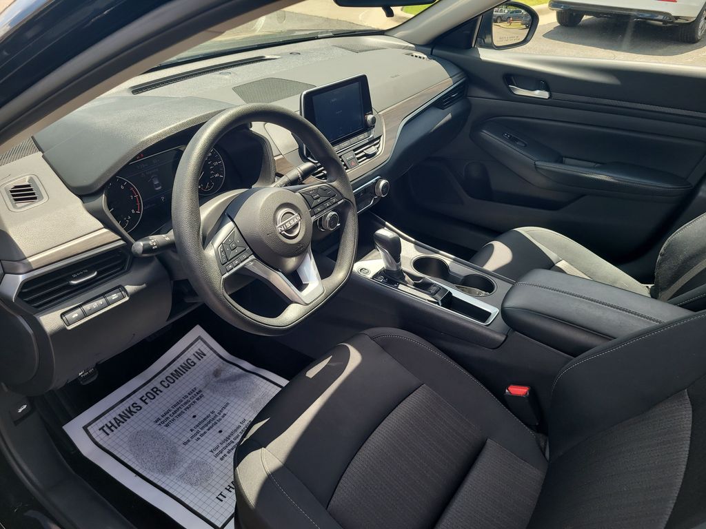 2025 Nissan Altima SV - Photo 9