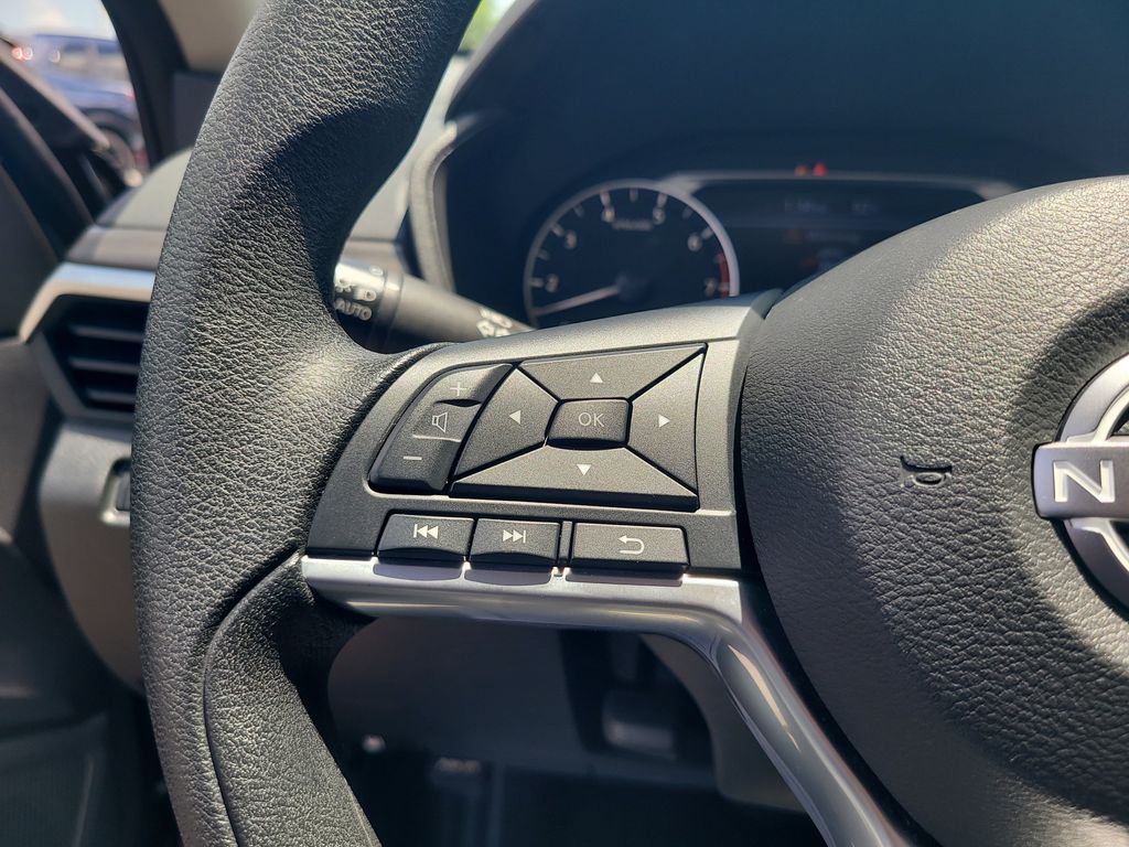 2025 Nissan Altima SV - Photo 13