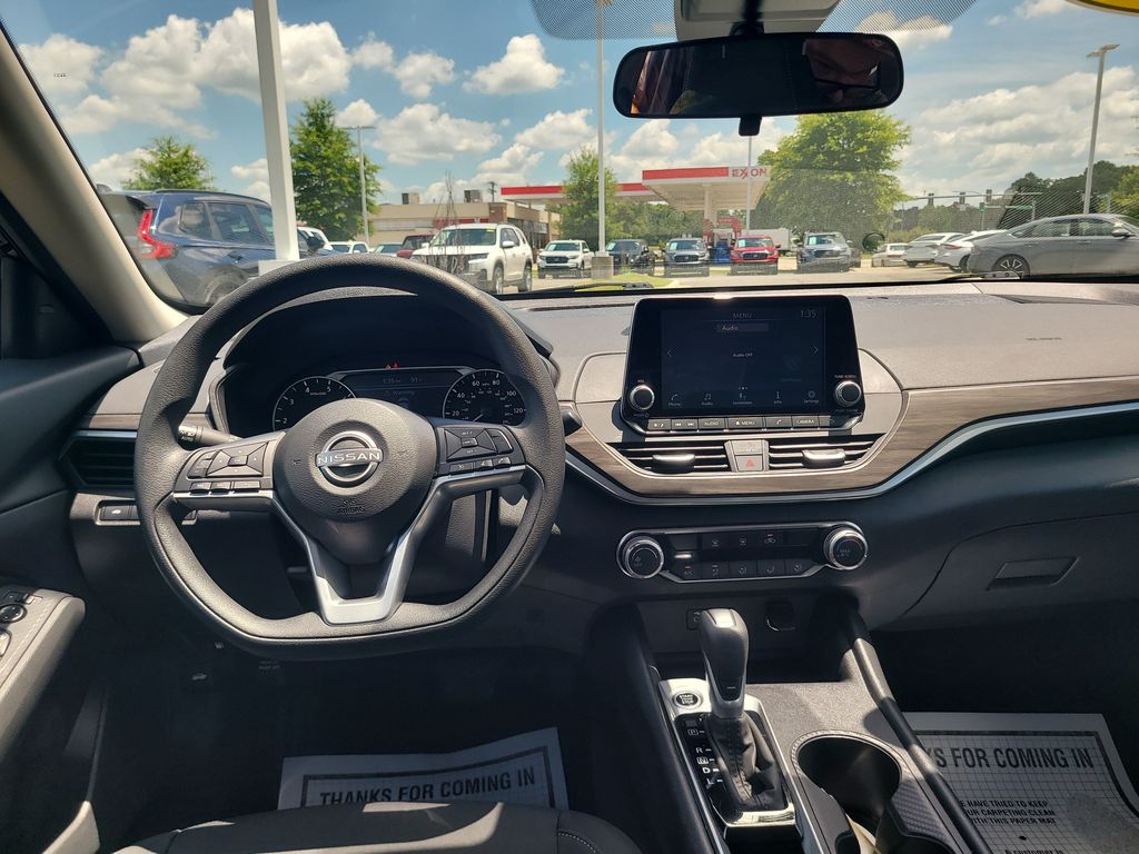 2025 Nissan Altima SV - Photo 24