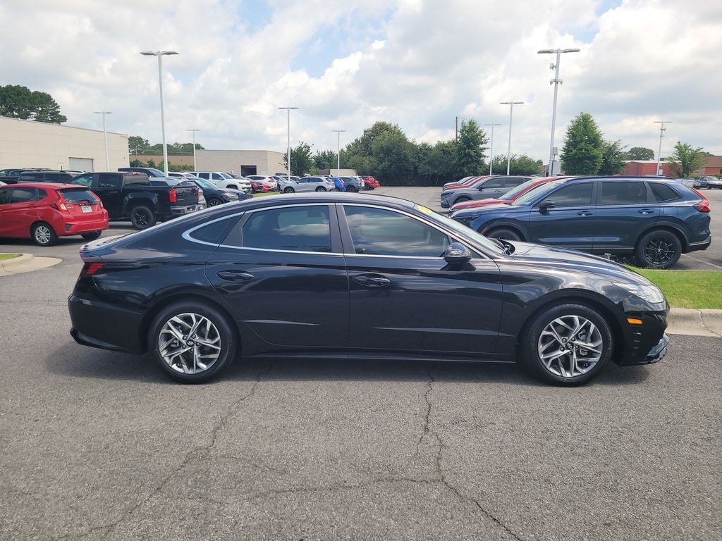 Used 2023 Hyundai Sonata SEL Sedan
