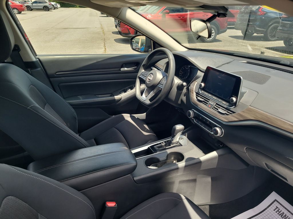 2025 Nissan Altima SV - Photo 27