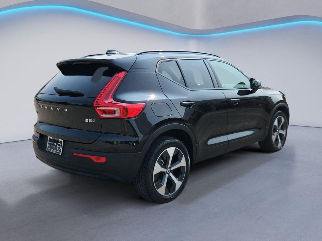 Used 2025 Volvo XC40 B5 Plus Dark Theme Sport Utility