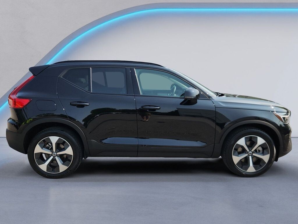Used 2025 Volvo XC40 B5 Plus Dark Theme Sport Utility