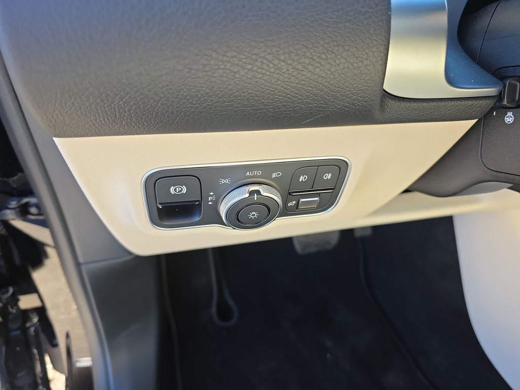 2026 Mercedes-Benz GLB GLB 250 - Photo 12