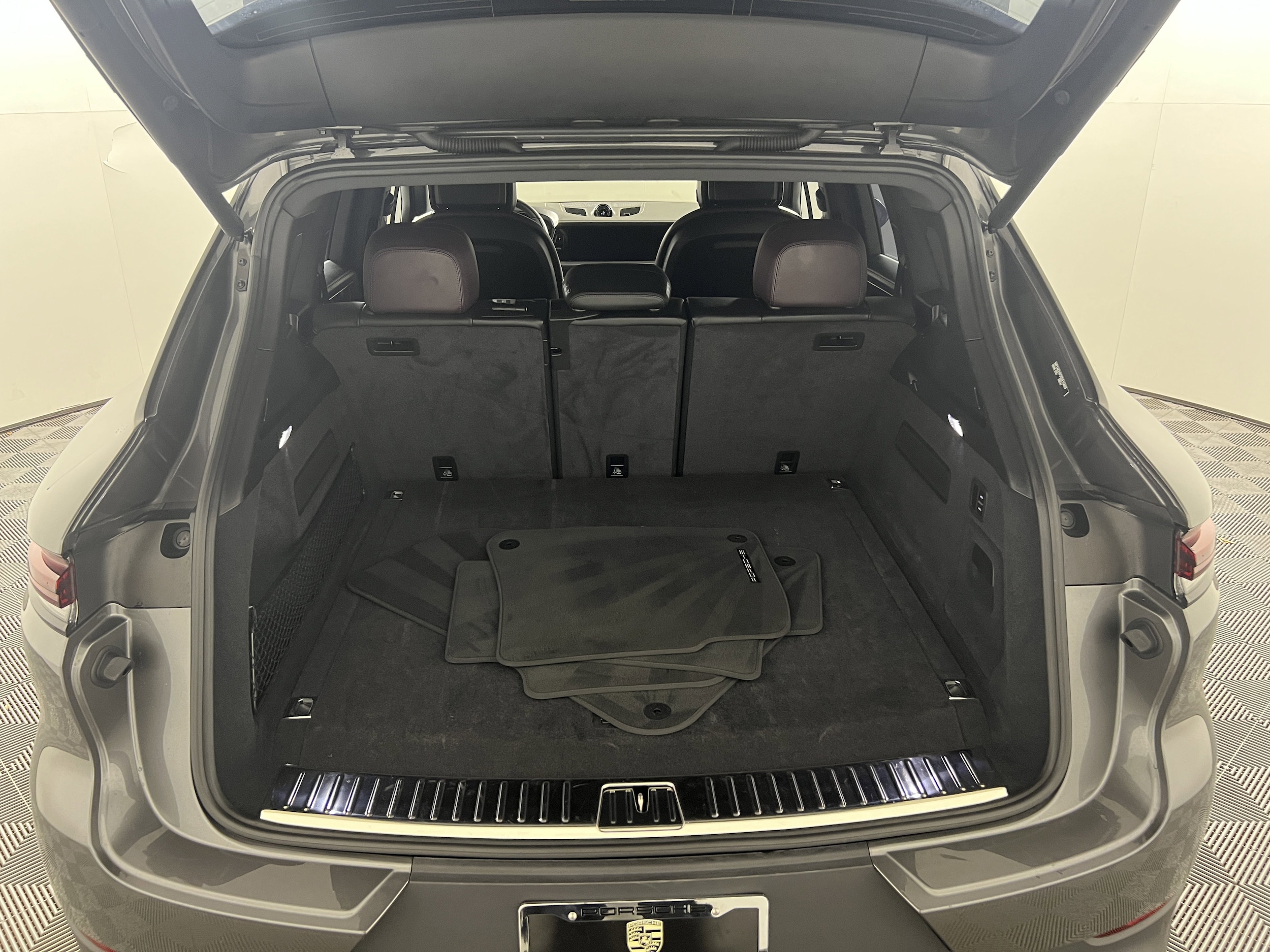 2025 Porsche Cayenne E-Hybrid - Photo 21