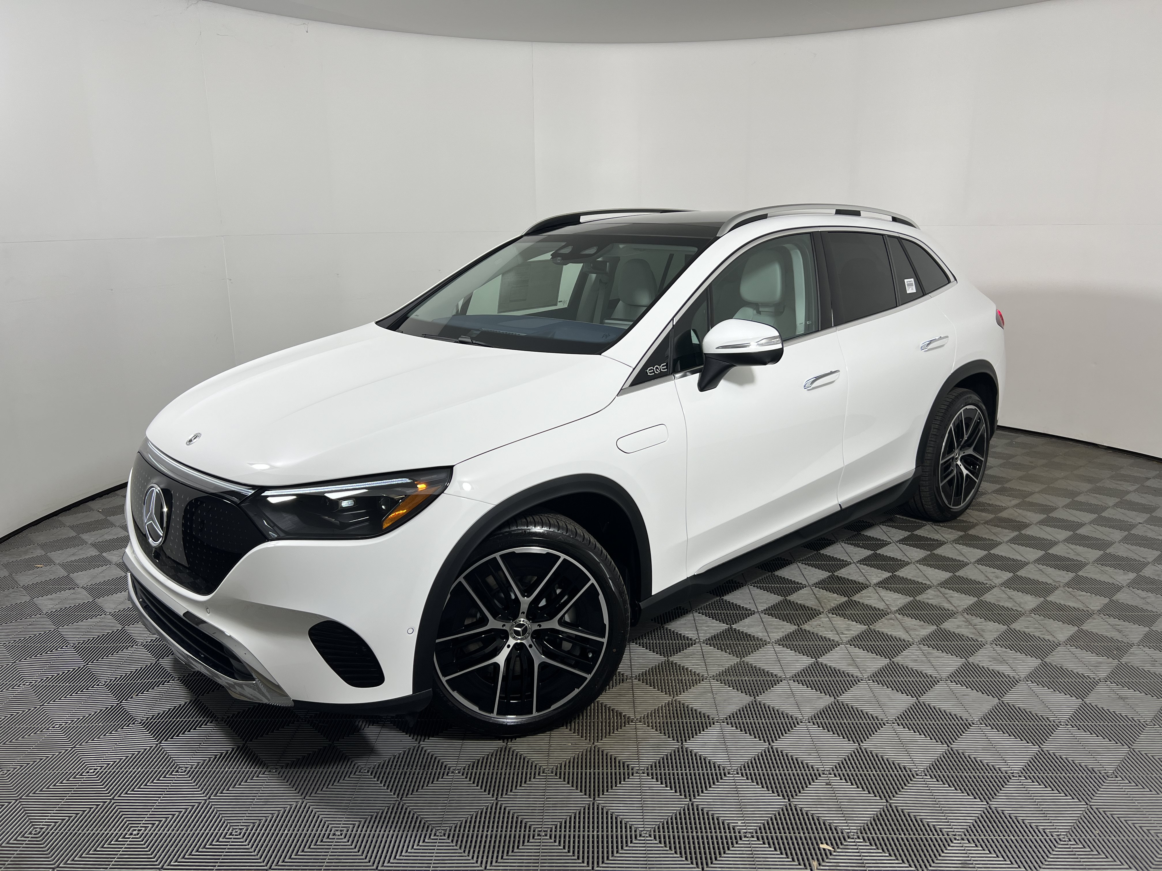 2027 Mercedes-Benz EQE SUV