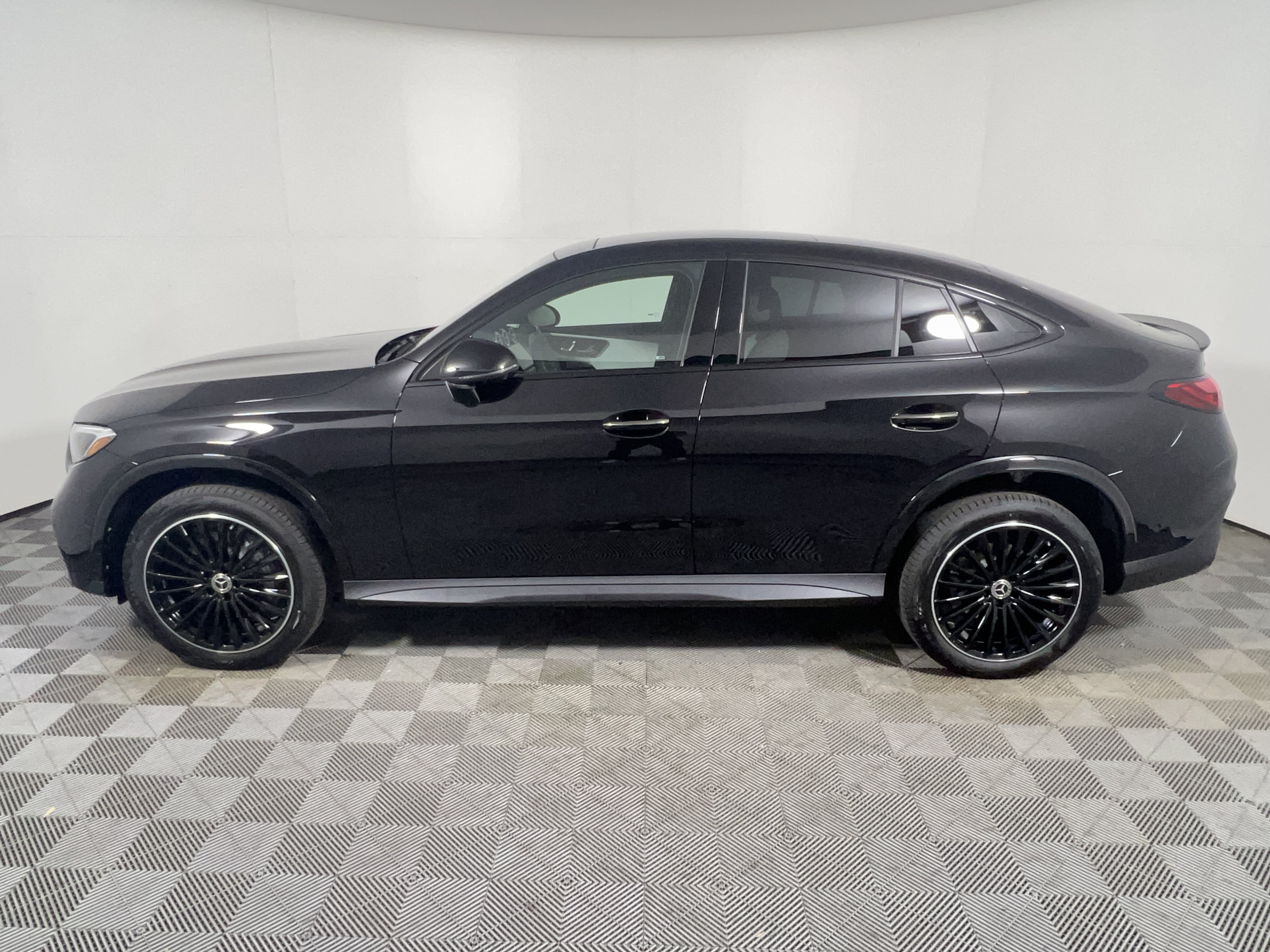 New 2027 Mercedes-Benz GLC 300 4MATIC SUV