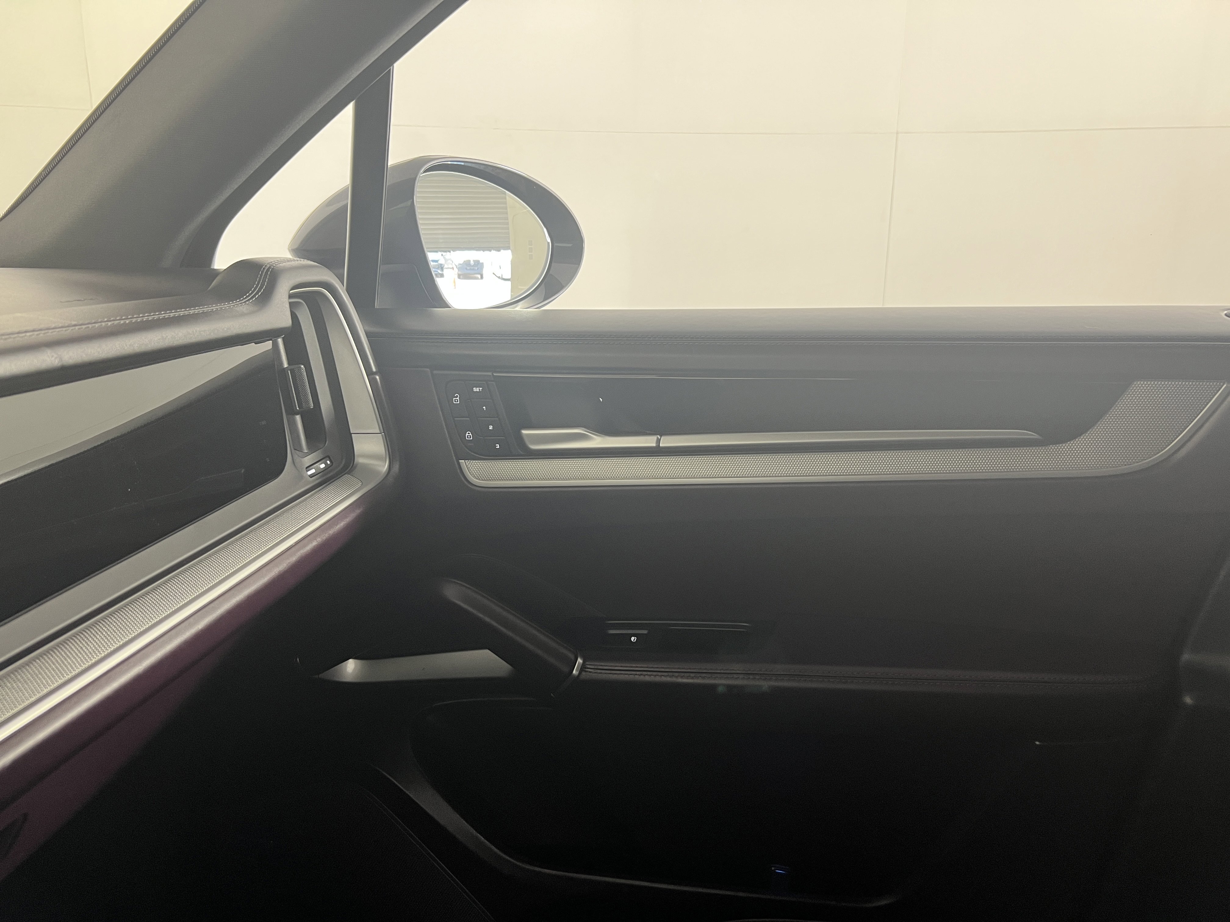 2025 Porsche Cayenne E-Hybrid - Photo 14