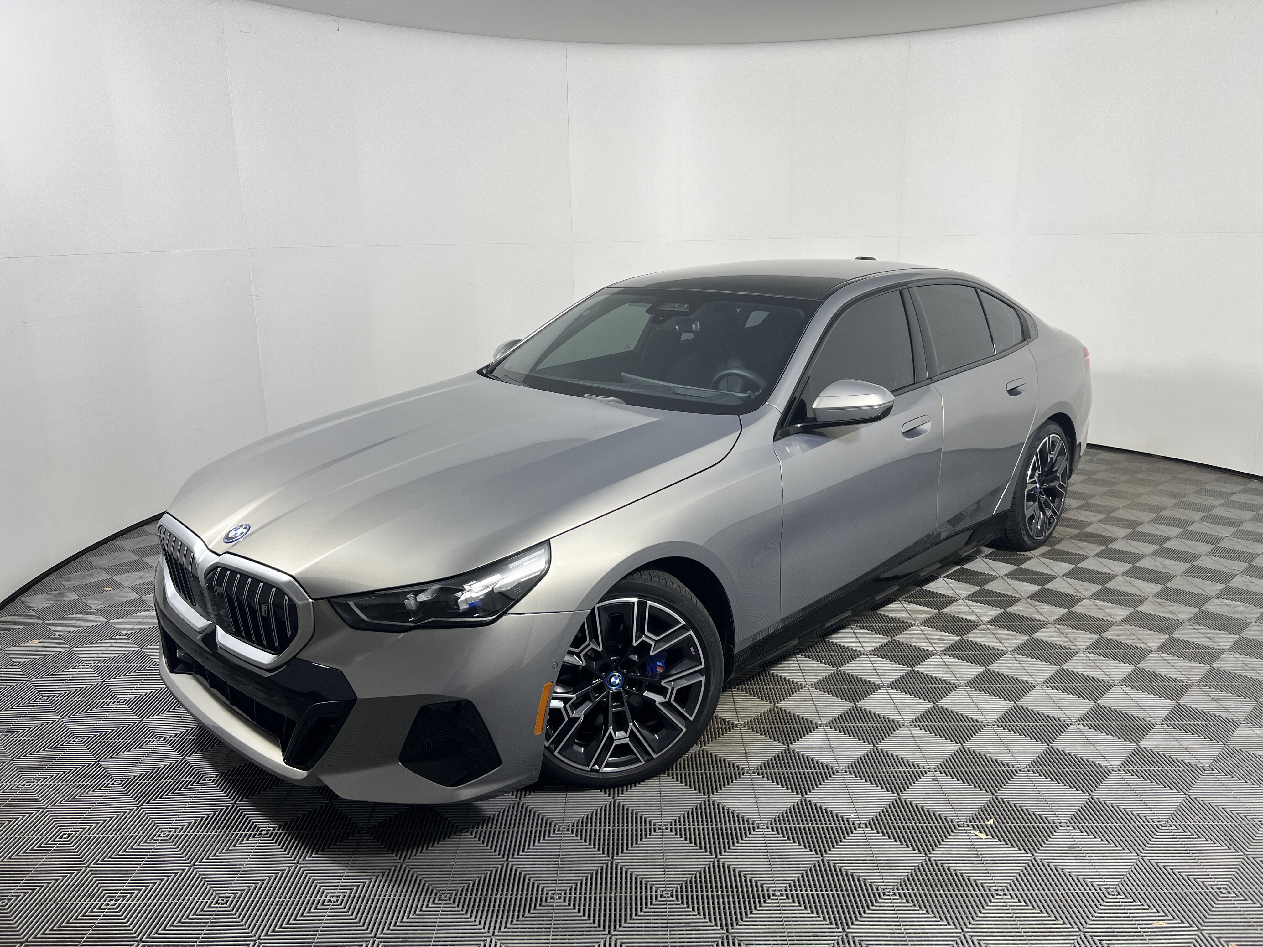 2024 BMW i5