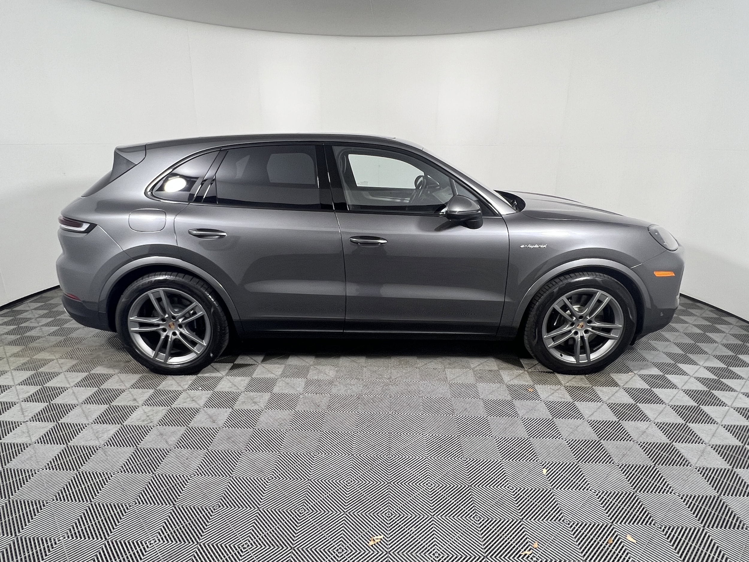 2025 Porsche Cayenne E-Hybrid - Photo 8