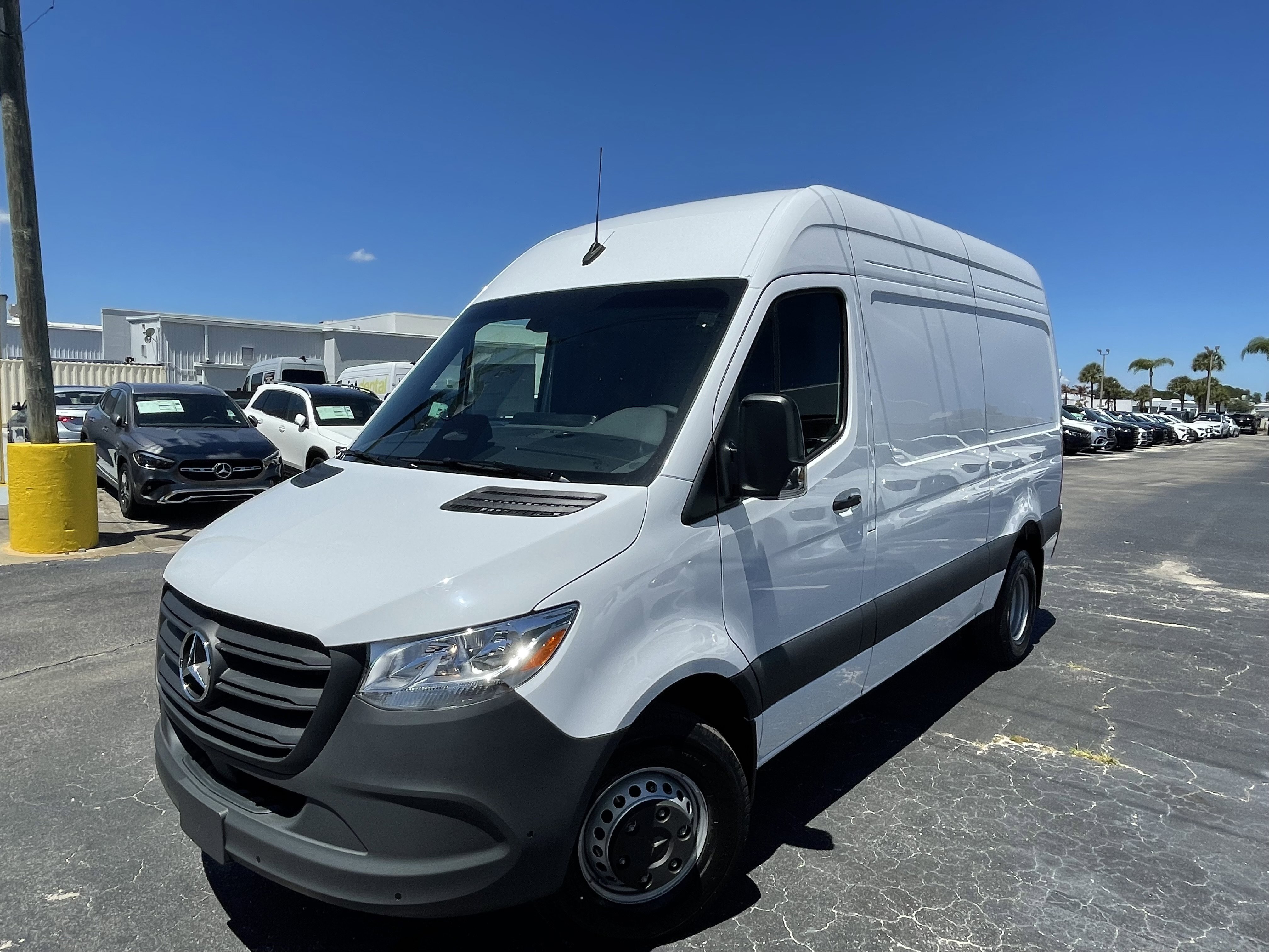  Mercedes-Benz Sprinter Cargo Van