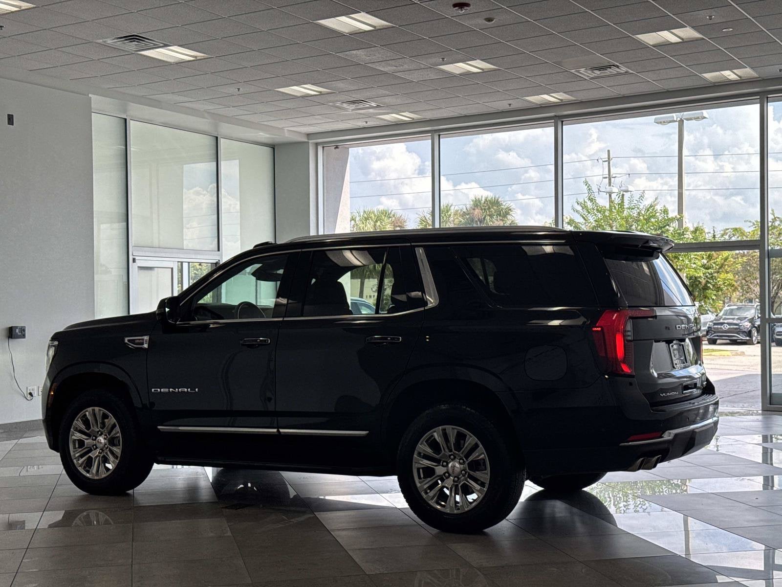 2025 GMC Yukon Denali - Photo 26