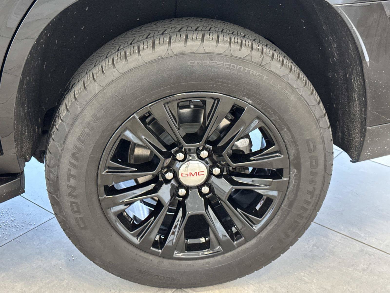 2025 GMC Yukon Denali - Photo 38