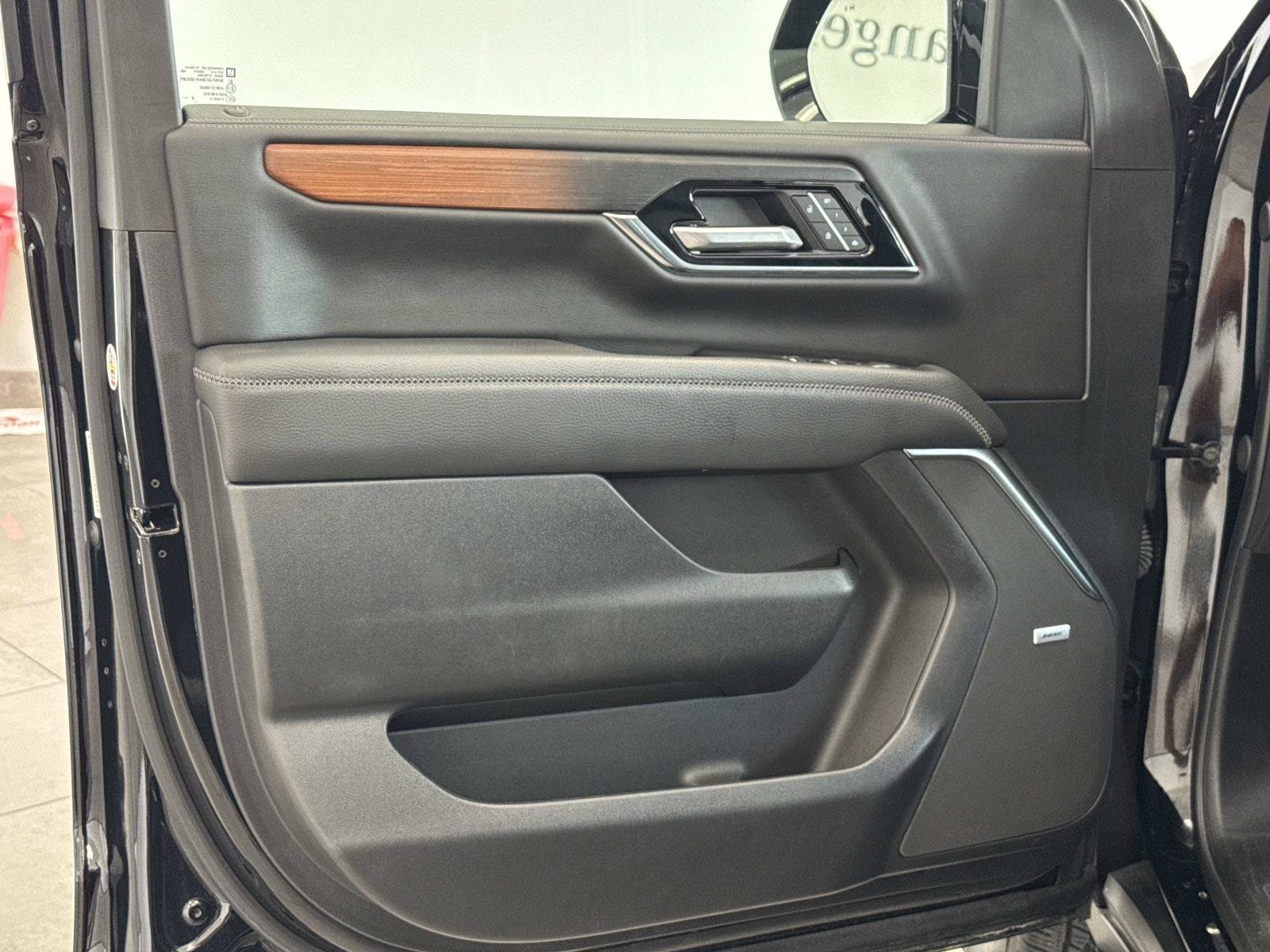 2025 GMC Yukon Denali - Photo 10