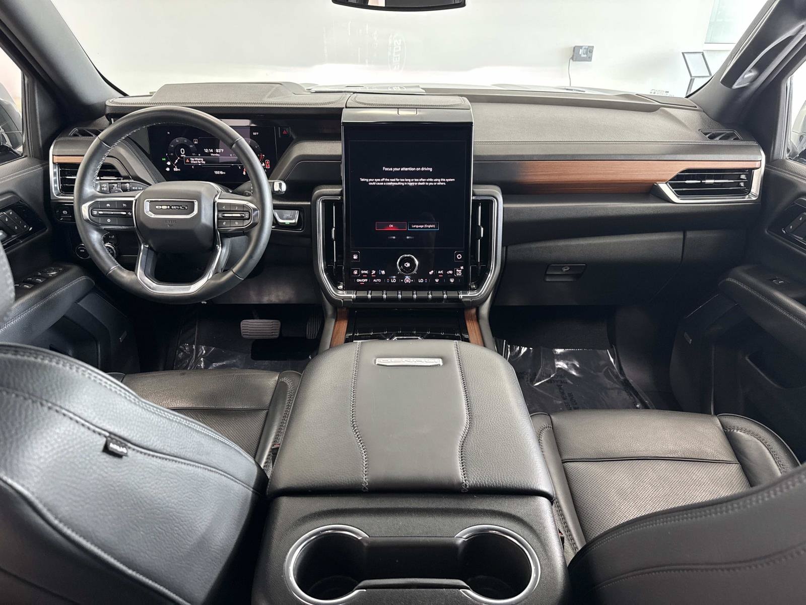 2025 GMC Yukon Denali - Photo 8