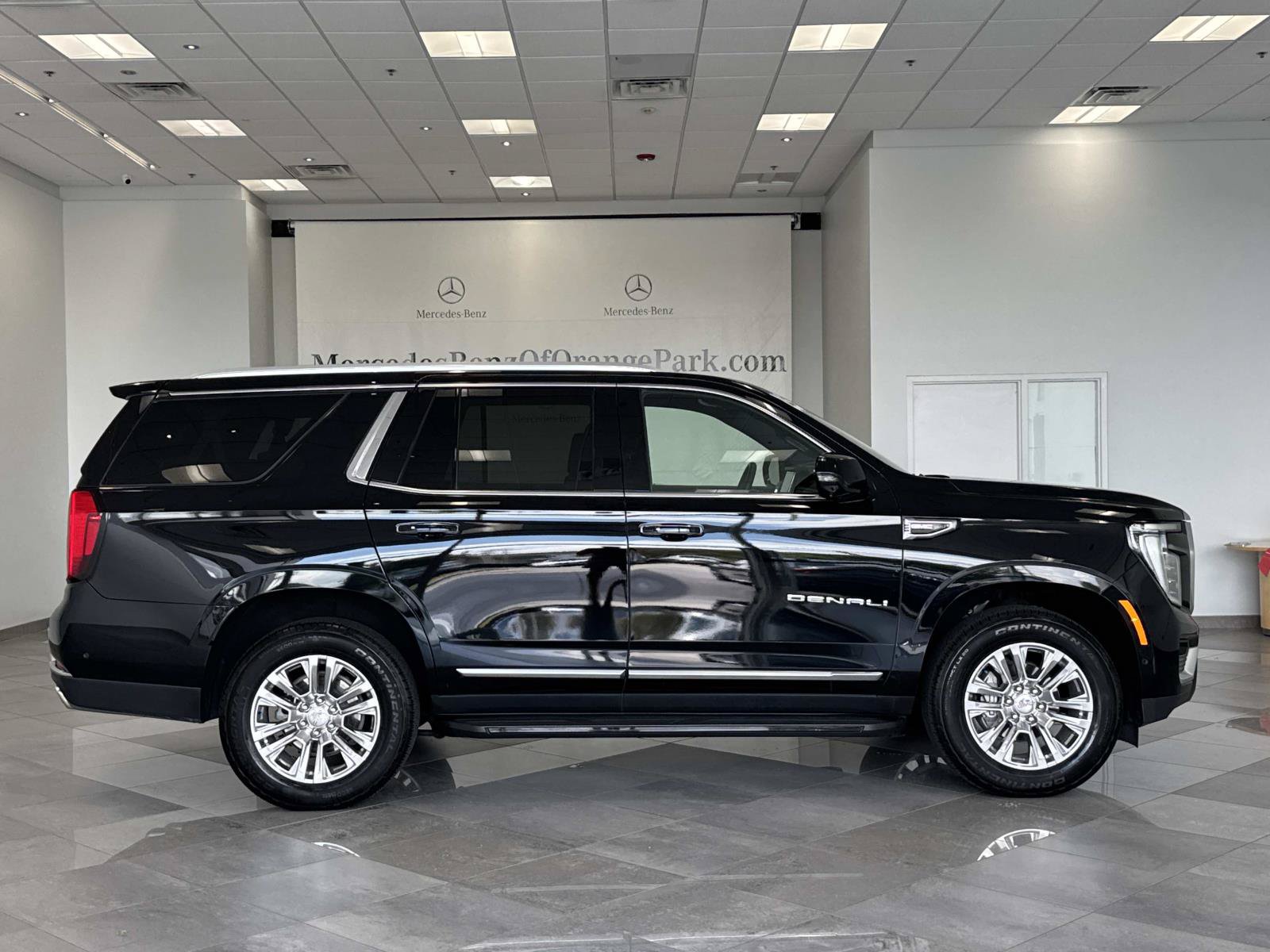 2025 GMC Yukon Denali - Photo 3