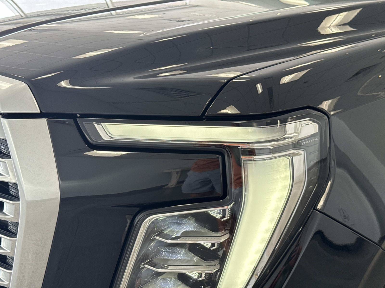 2025 GMC Yukon Denali - Photo 29