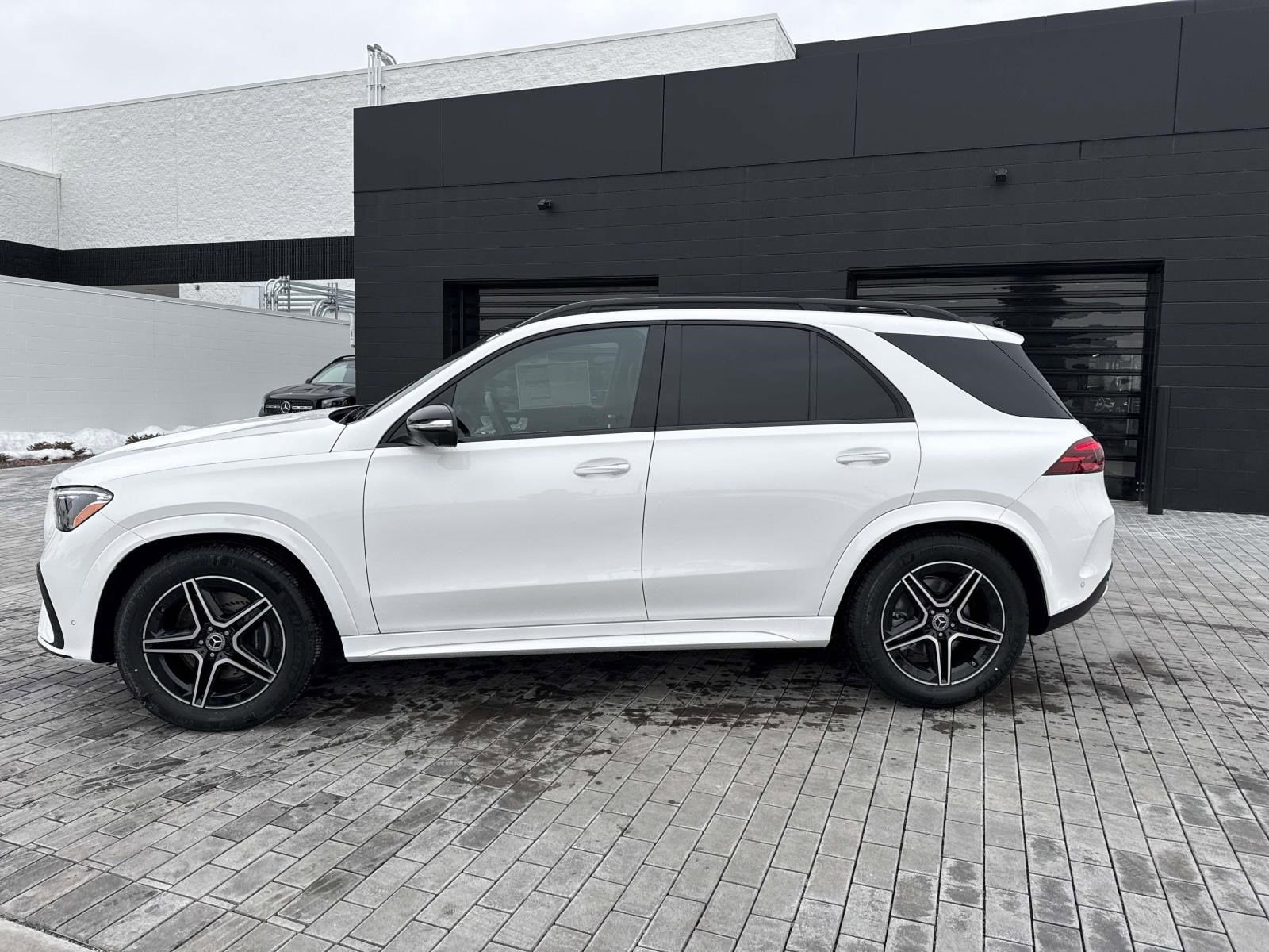 2026 Mercedes-Benz GLE GLE450 - Photo 2