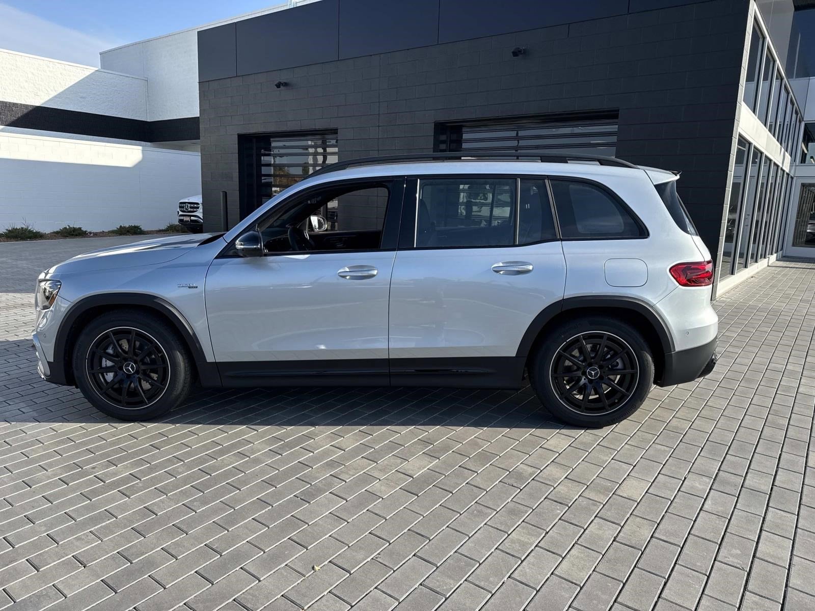 2026 Mercedes-Benz GLB AMG GLB 35 - Photo 9