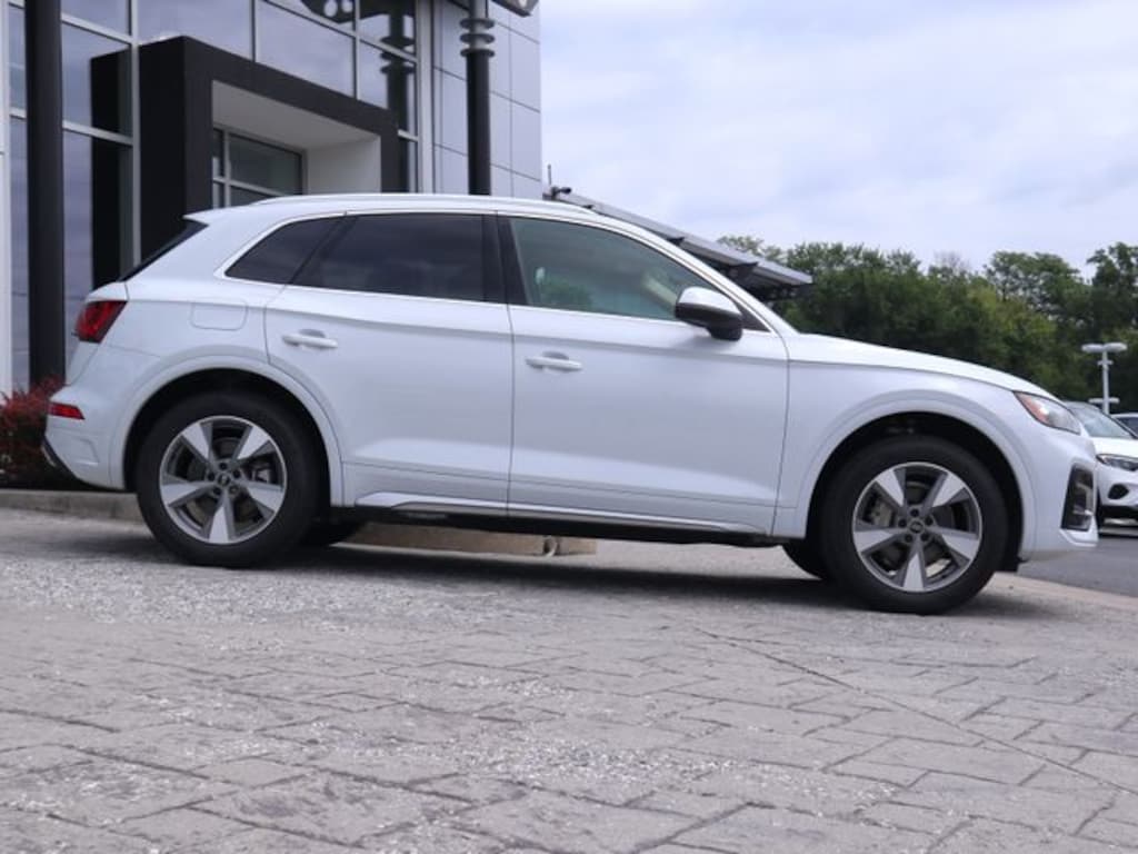 Used 2024 Audi Q5 40 Premium quattro SUV