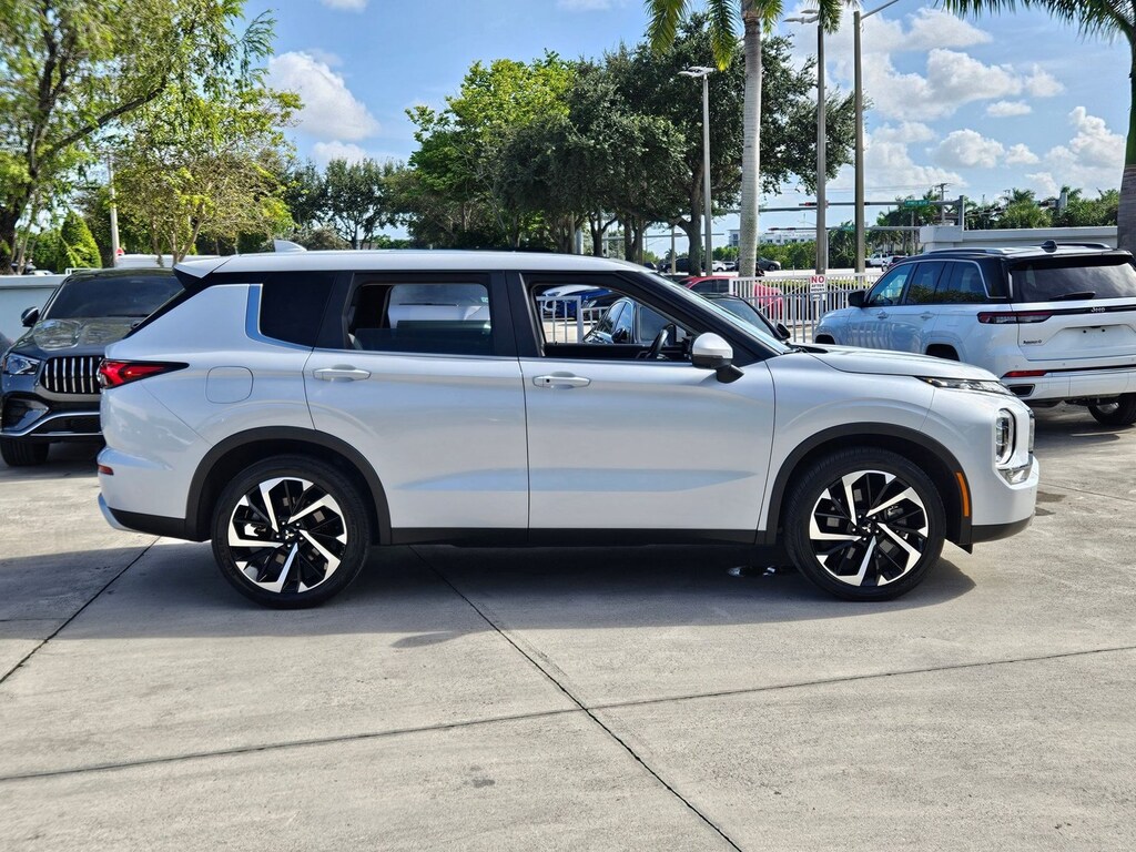 Used 2023 Mitsubishi Outlander SE Special Edition SUV
