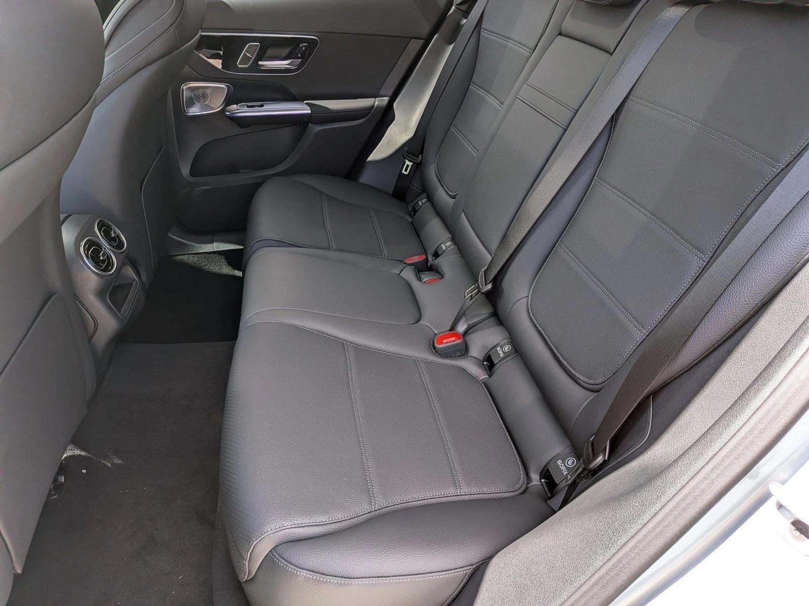 2026 GLC 300, photo 15 of 17