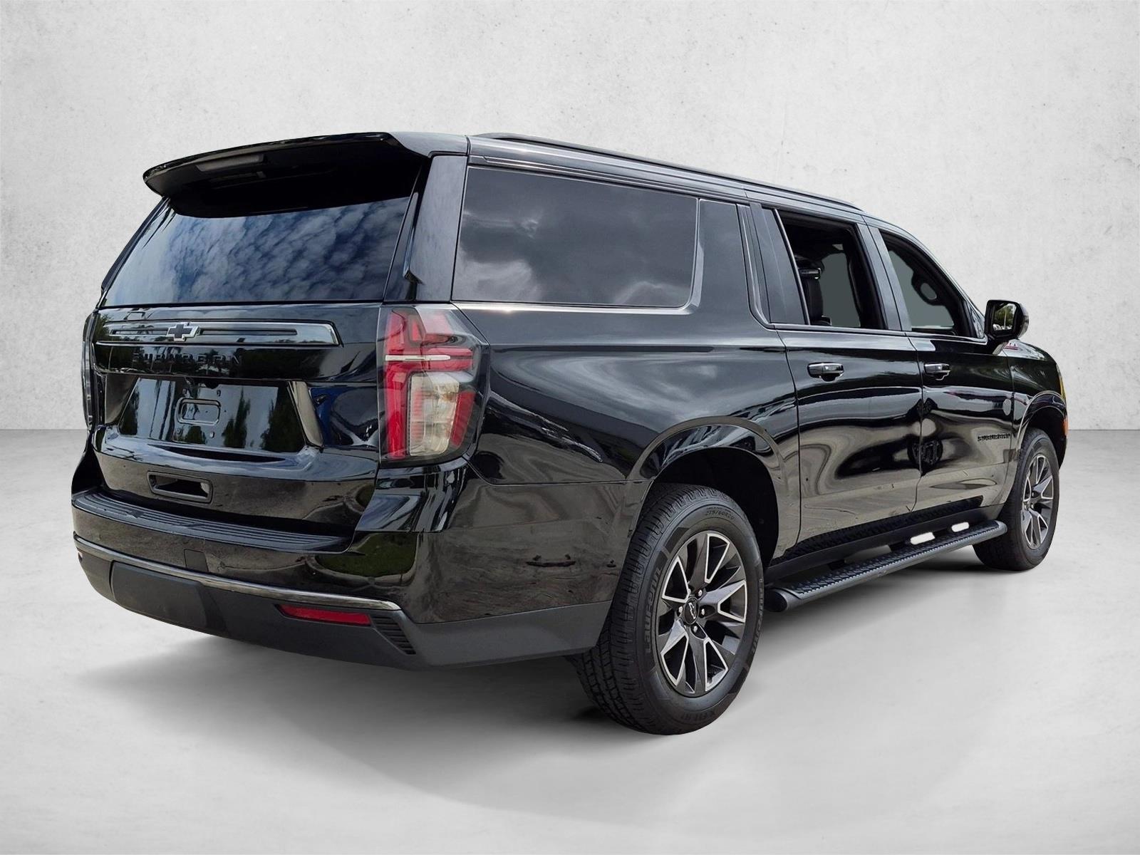 2022 Chevrolet Suburban Z71, photo 5 of 26
