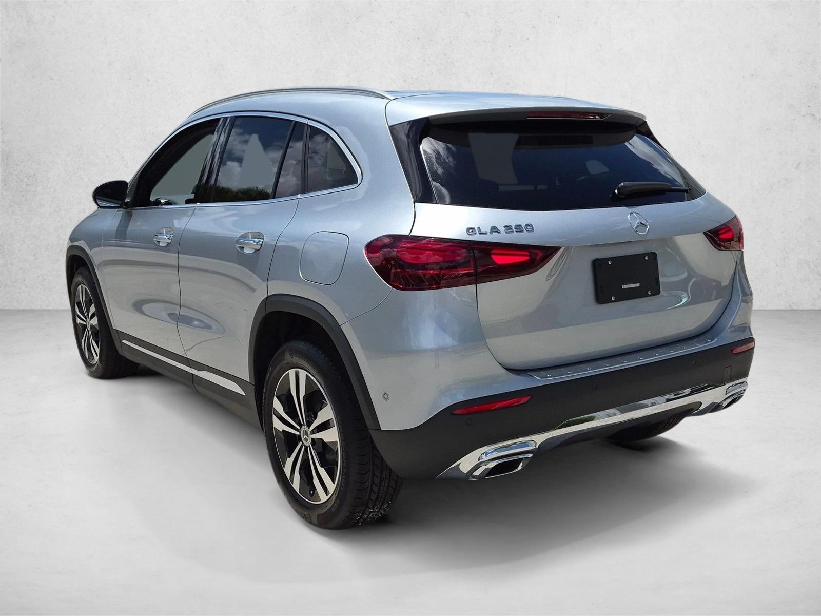 2026 GLA 250, photo 8 of 17