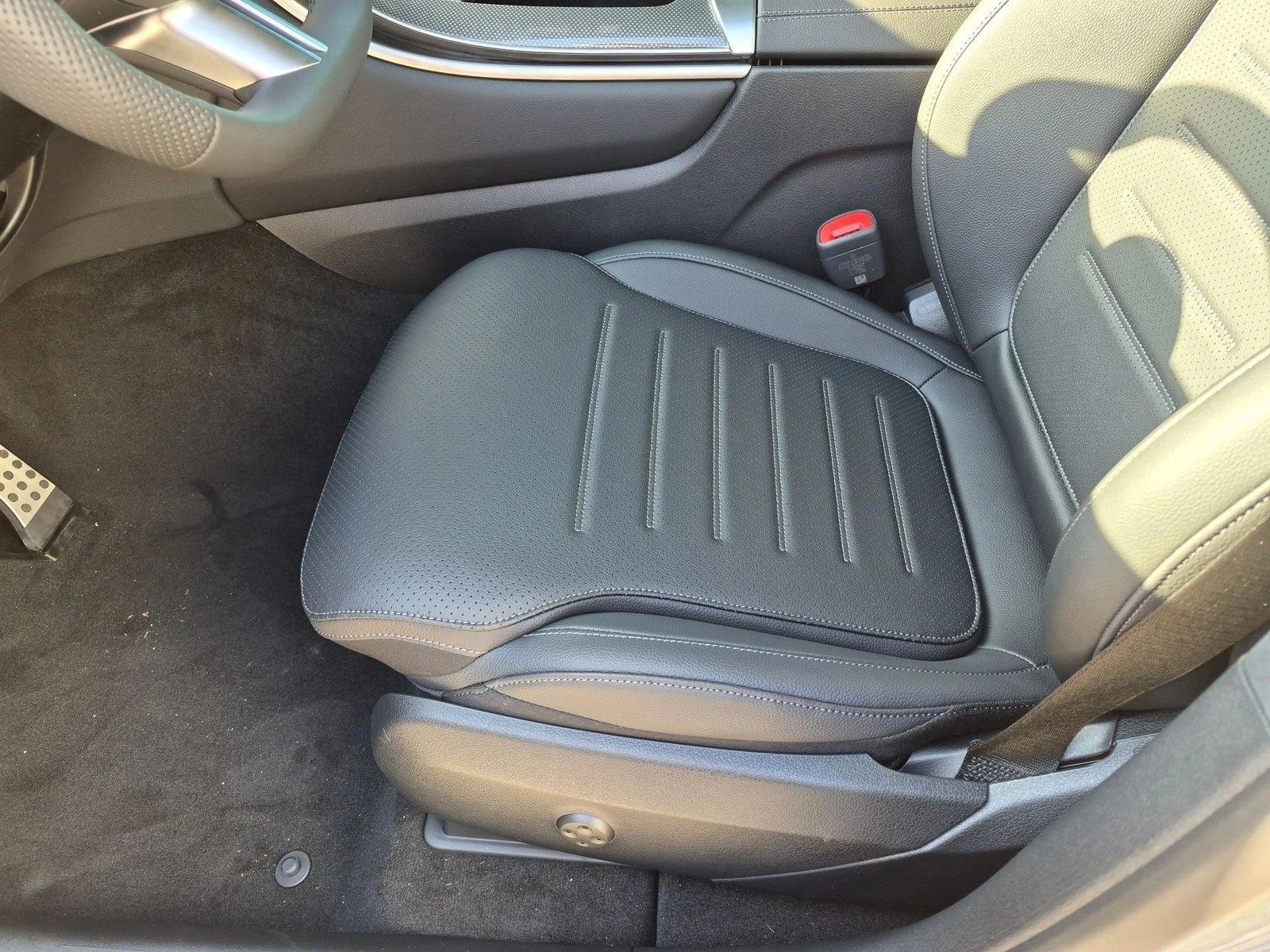2027 GLC 300, photo 4 of 17