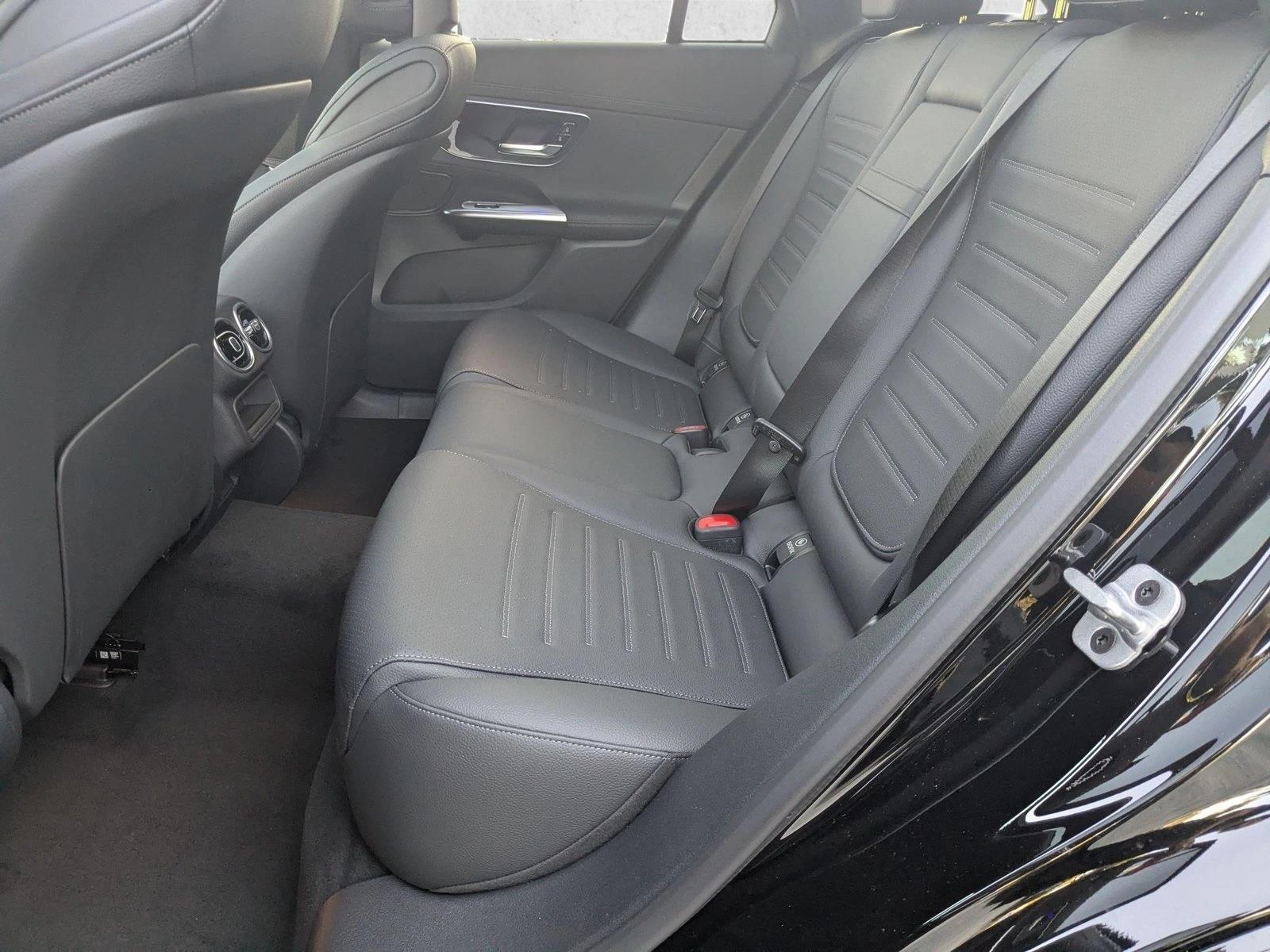 2026 GLC 300, photo 14 of 16