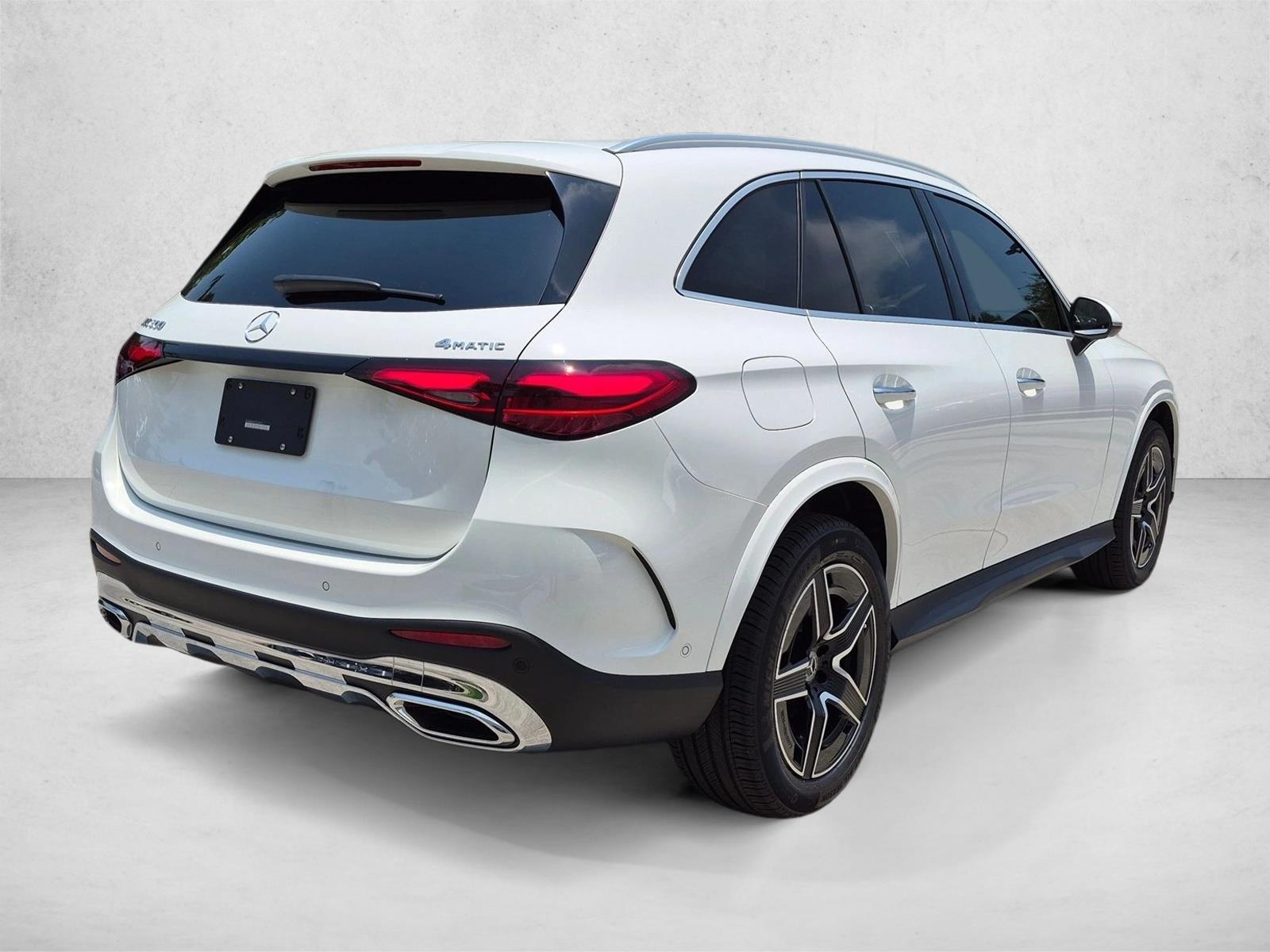 2026 GLC 300 4MATIC, photo 2 of 16