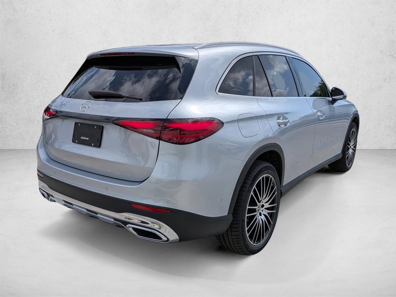 2026 GLC 300, photo 2 of 17