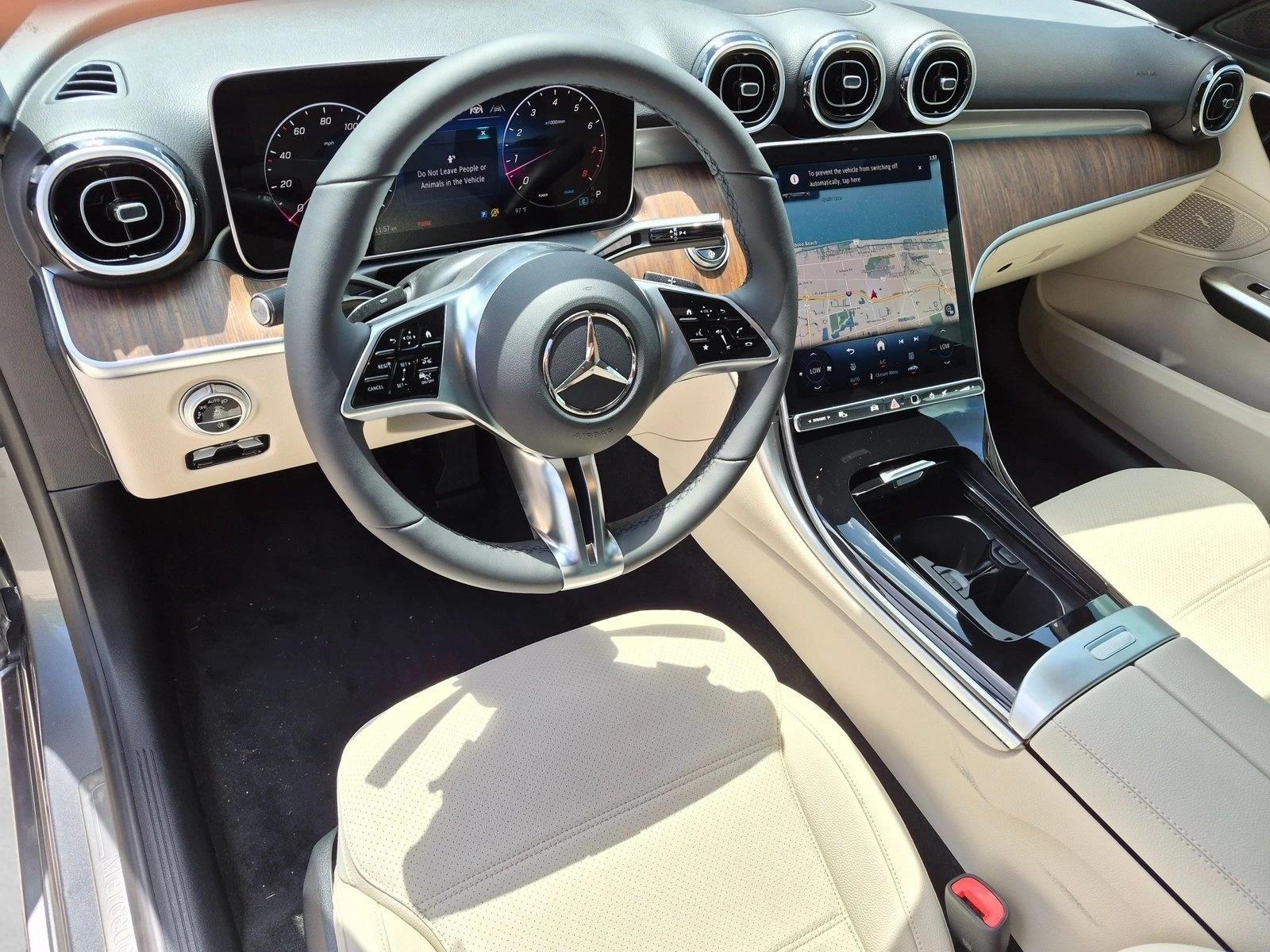 2026 C 300 4MATIC, photo 3 of 17