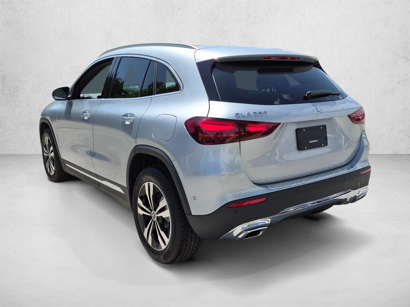 2026 GLA 250, photo 8 of 17