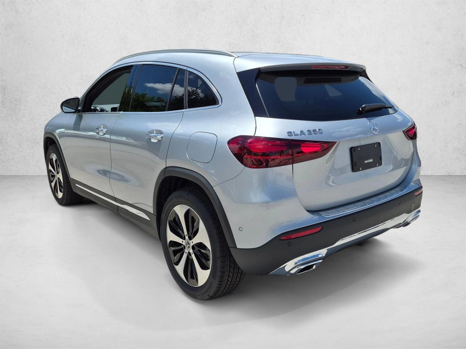 2026 GLA 250, photo 8 of 17
