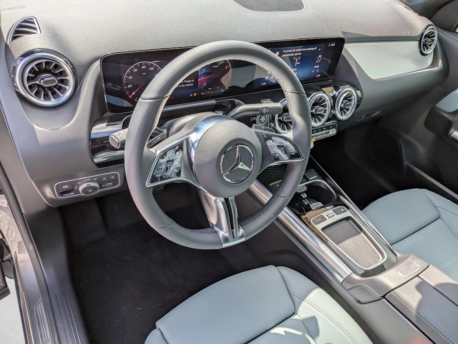 2026 GLA 250, photo 3 of 16
