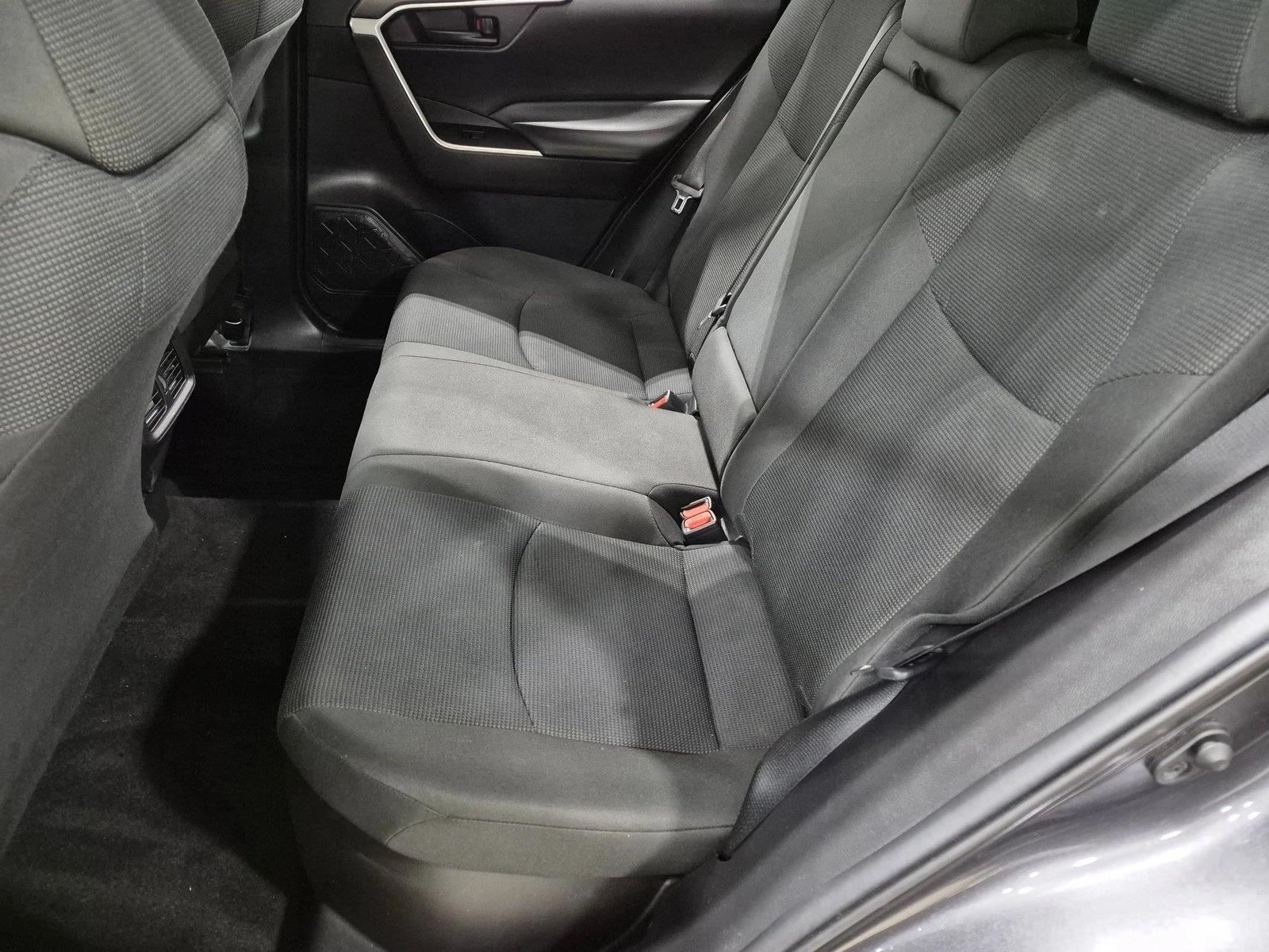 2020 Toyota RAV4 LE HV, photo 18 of 24