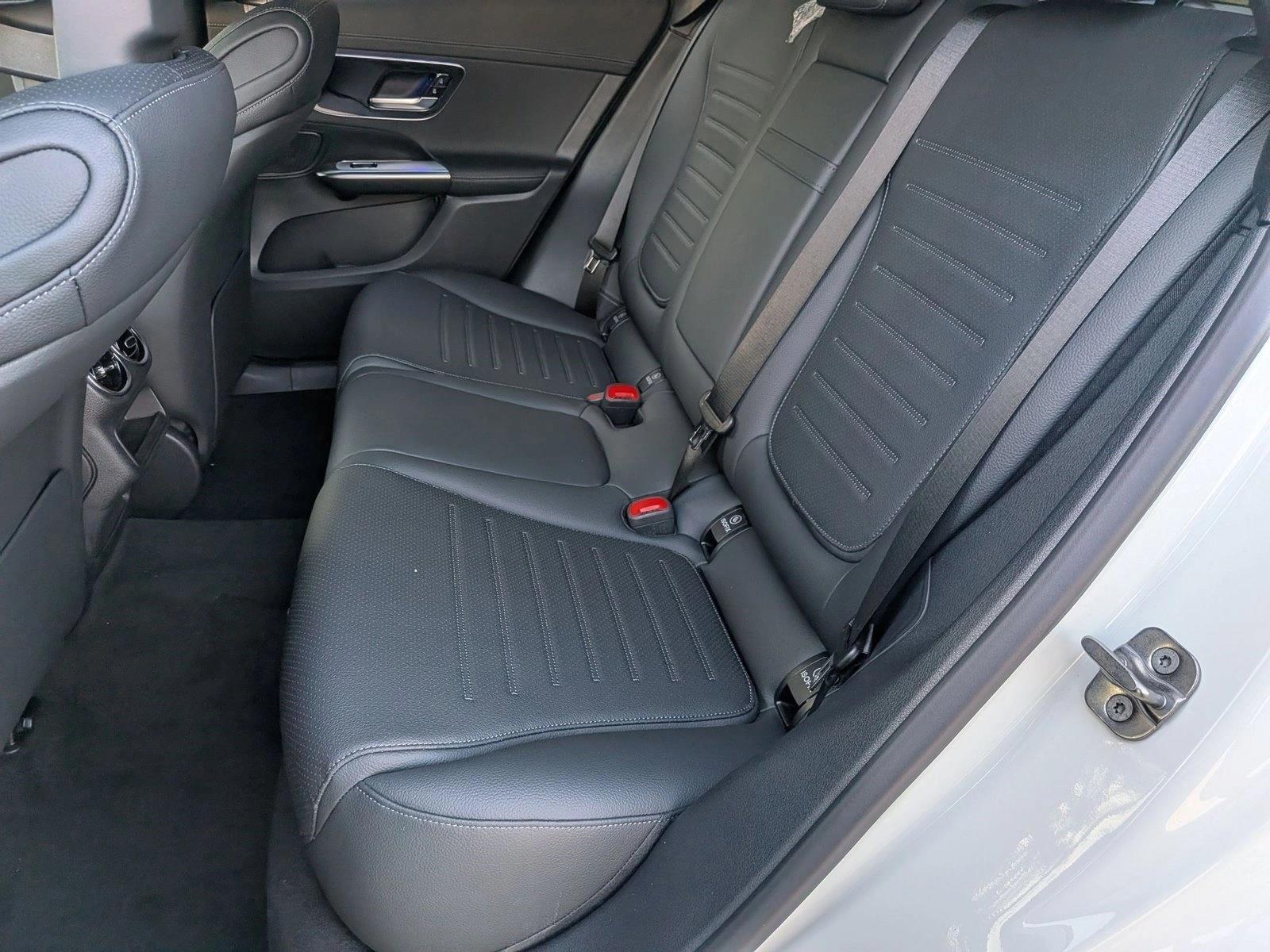 2026 GLC 300 4MATIC, photo 14 of 16