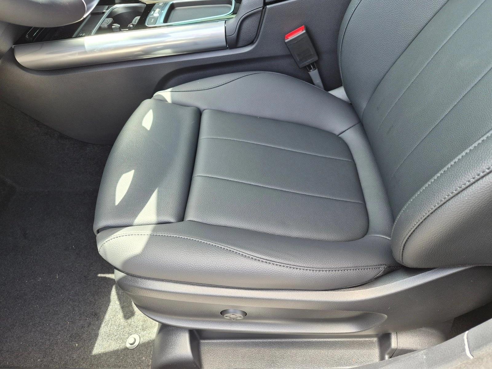 2026 GLA 250, photo 4 of 17