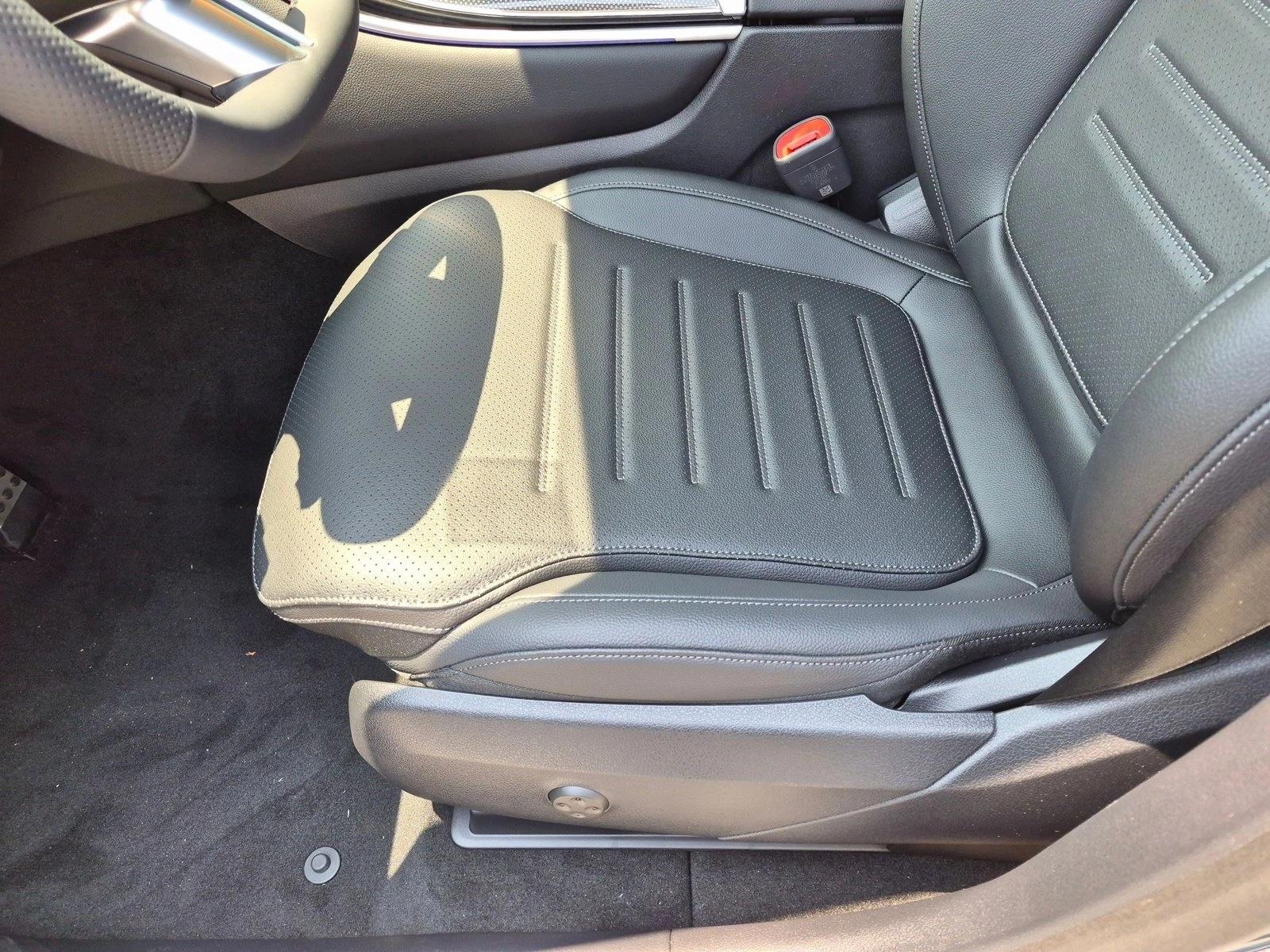 2026 GLC 300 4MATIC, photo 4 of 17