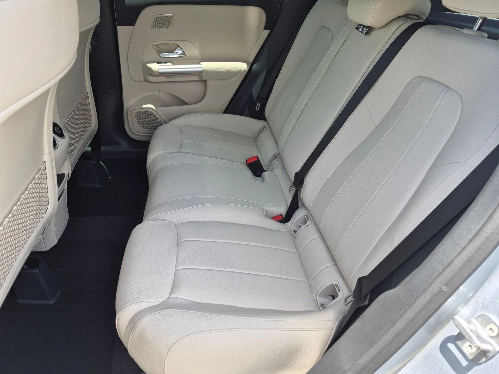 2026 GLA 250, photo 15 of 17